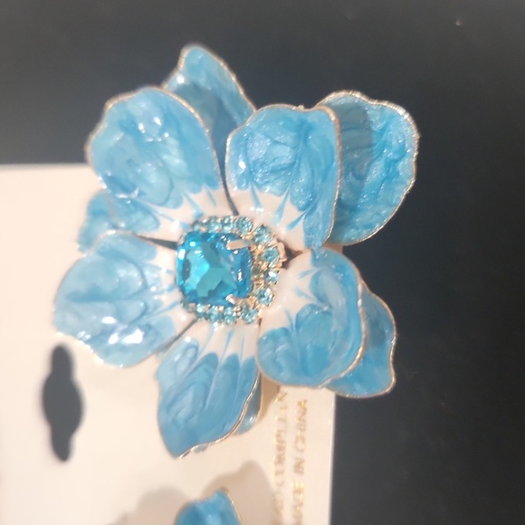 🔹️ Natasha 🔹️Couture Blue Floral Earrings - Picture 6 of 6